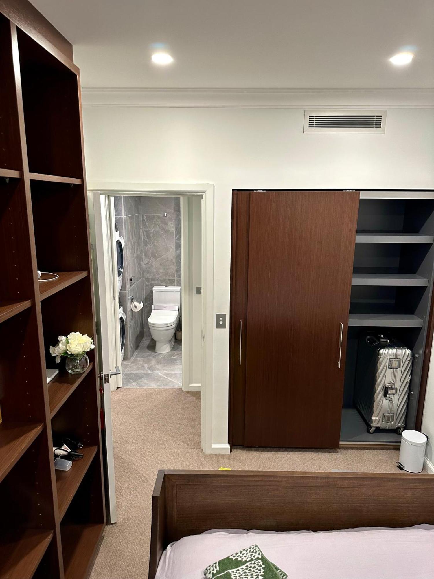 מלבורן Private 1 Bed Accom With Bathroom In A 3 Bed Apartment - Melb Cbd, Regency Towers - Free Parking, Wifi And Pool מראה חיצוני תמונה