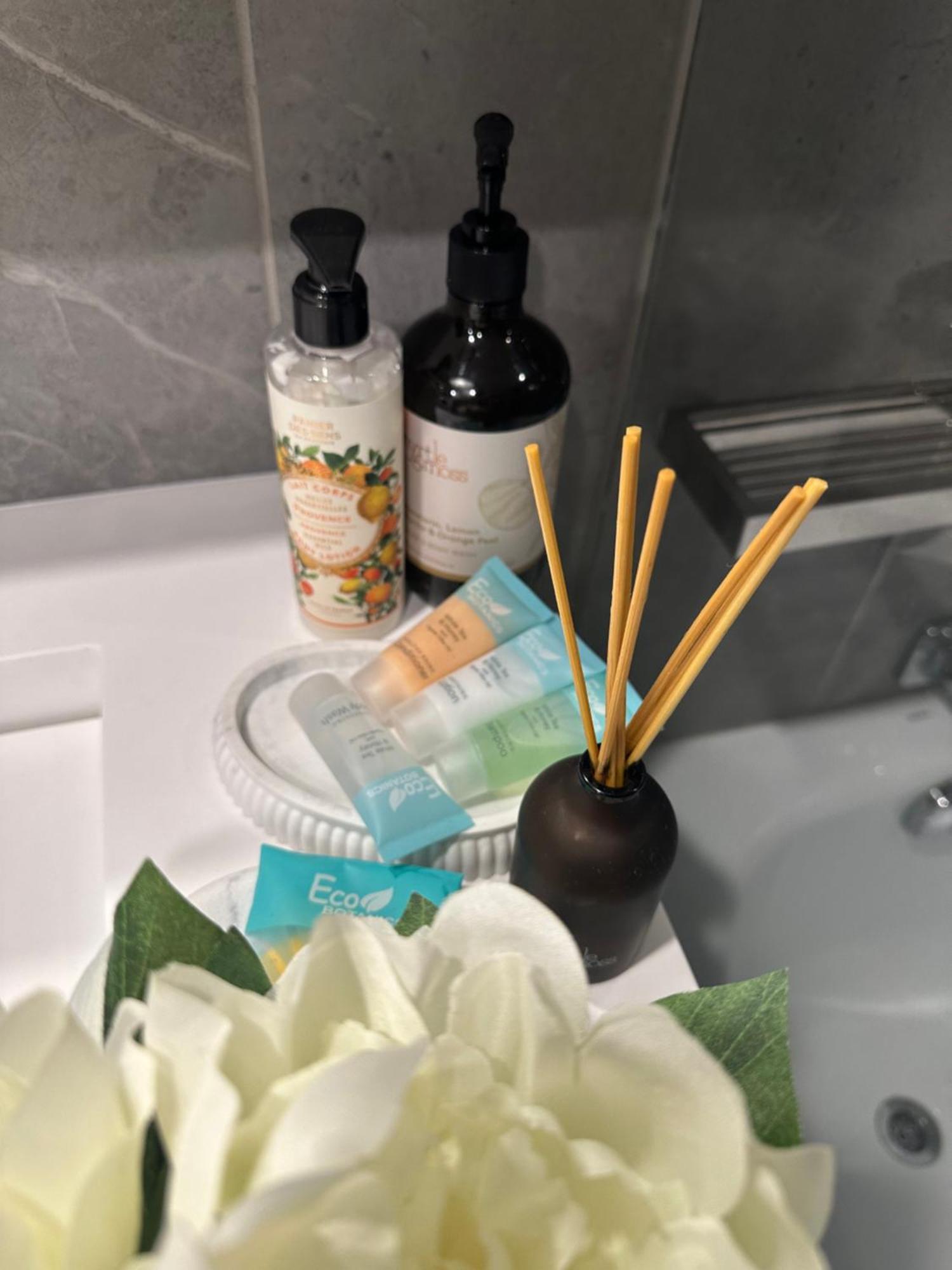 מלבורן Private 1 Bed Accom With Bathroom In A 3 Bed Apartment - Melb Cbd, Regency Towers - Free Parking, Wifi And Pool מראה חיצוני תמונה